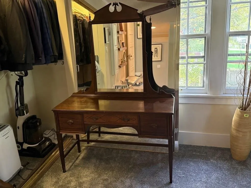 Vintage vanity, attached mirror