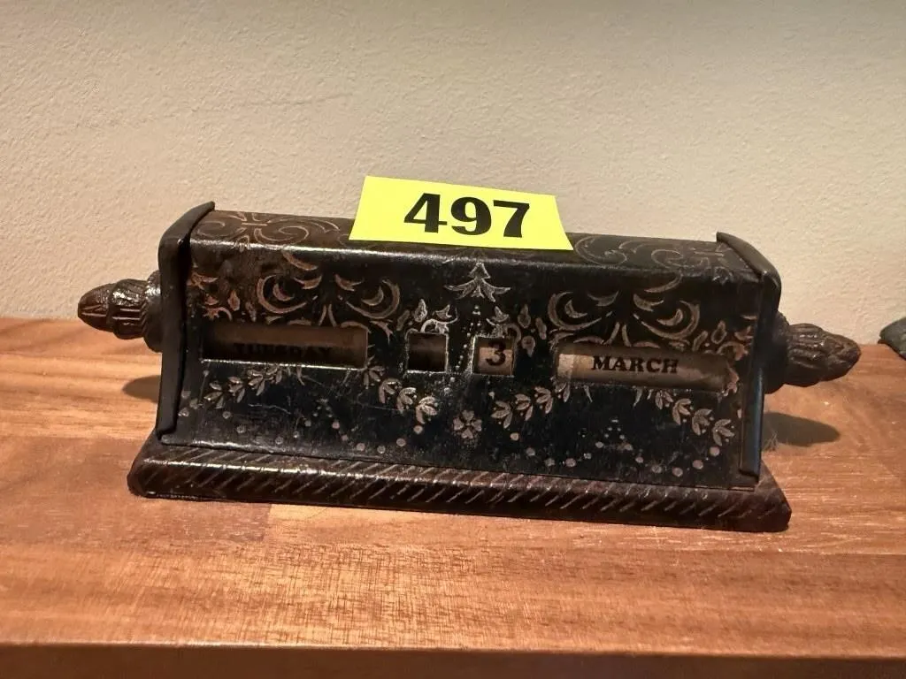 Metal desk calendar