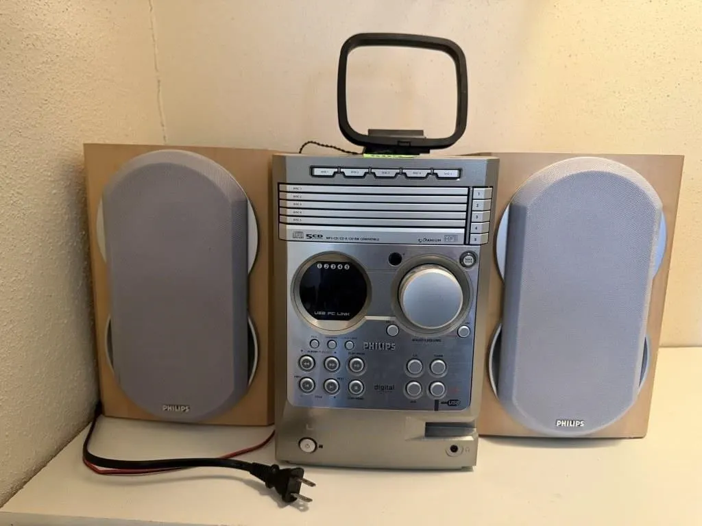 Philips stereo, speakers (2)