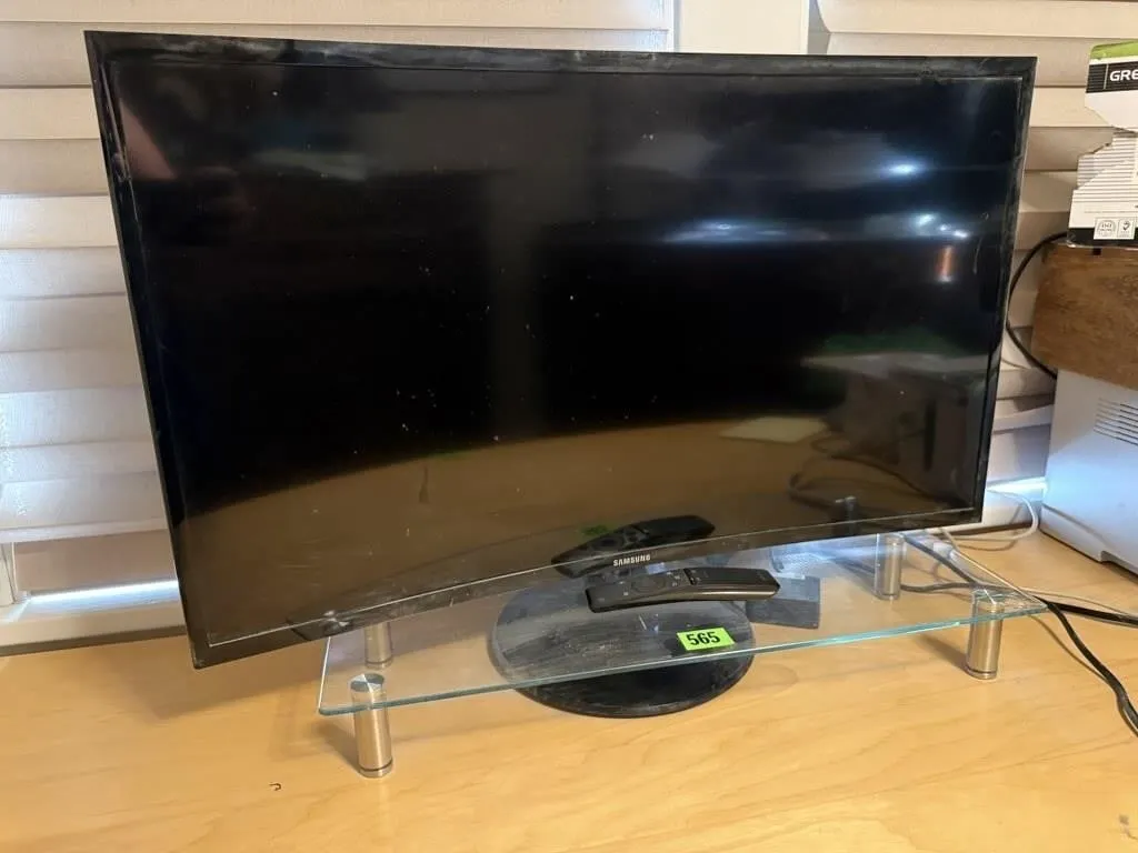Samsung 32" television, glass riser, remote