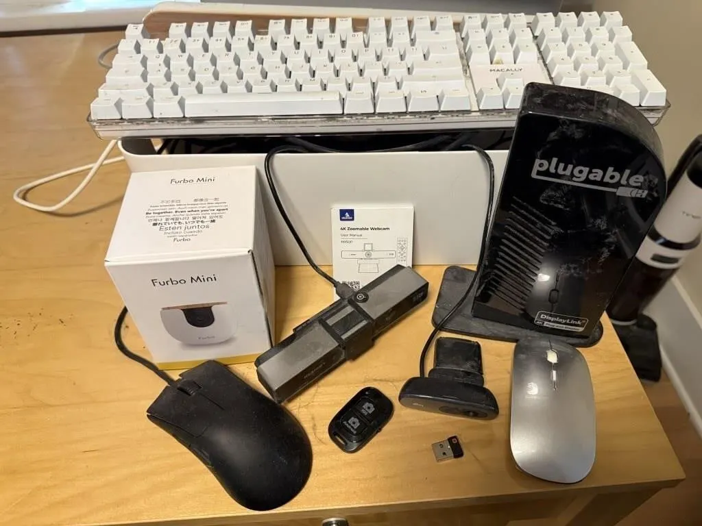 Computer accessories, keyboard, mouse, cameras