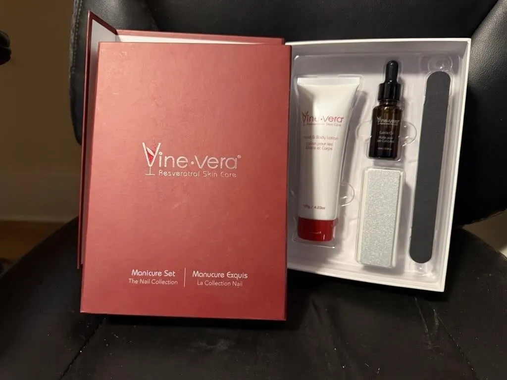 NEW Vine Vera manicure boxed sets (2)