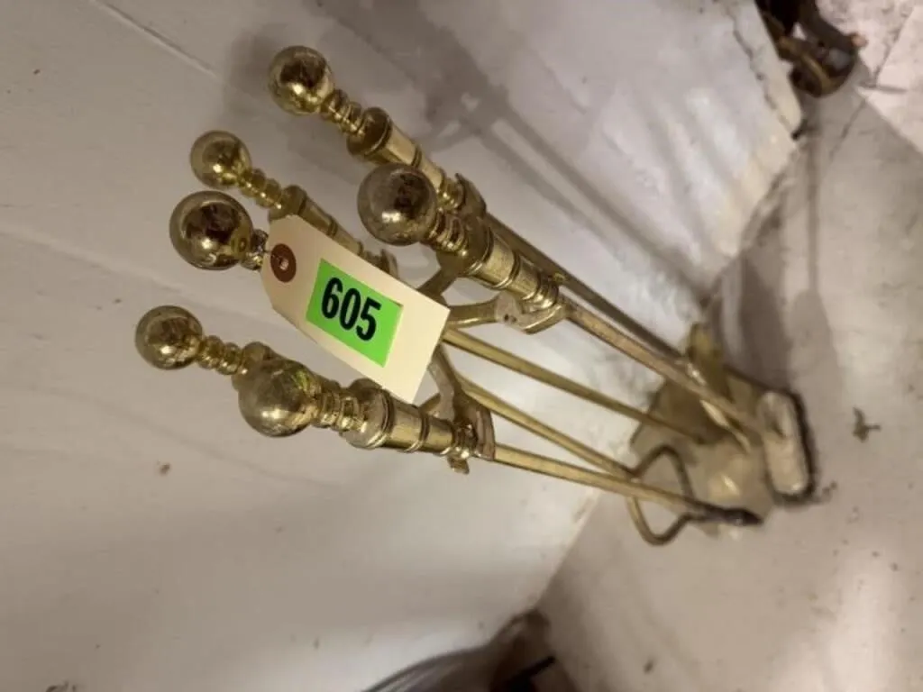 Fireplace tool set