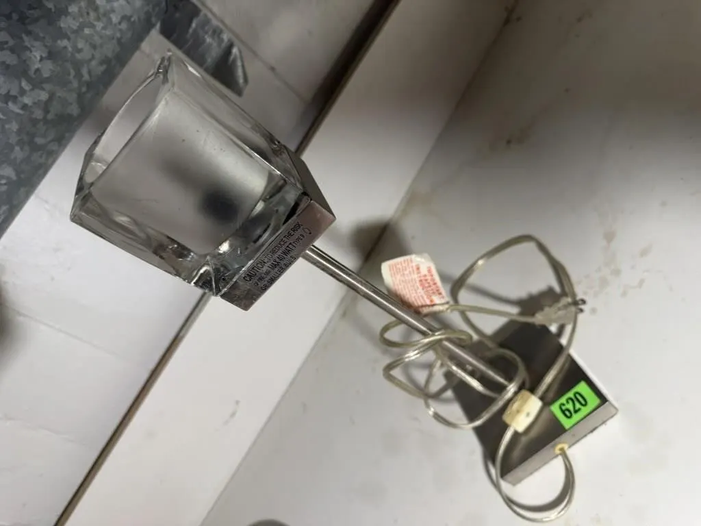 Glass accent lamp