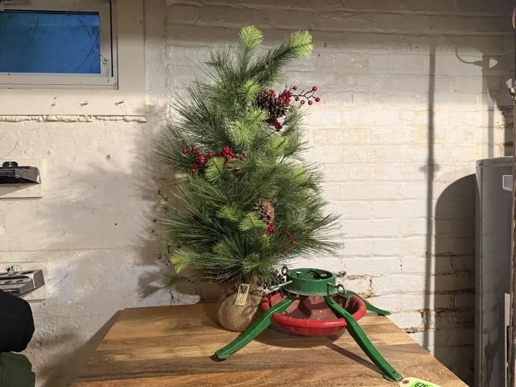 32" Christmas Tree, tree stand
