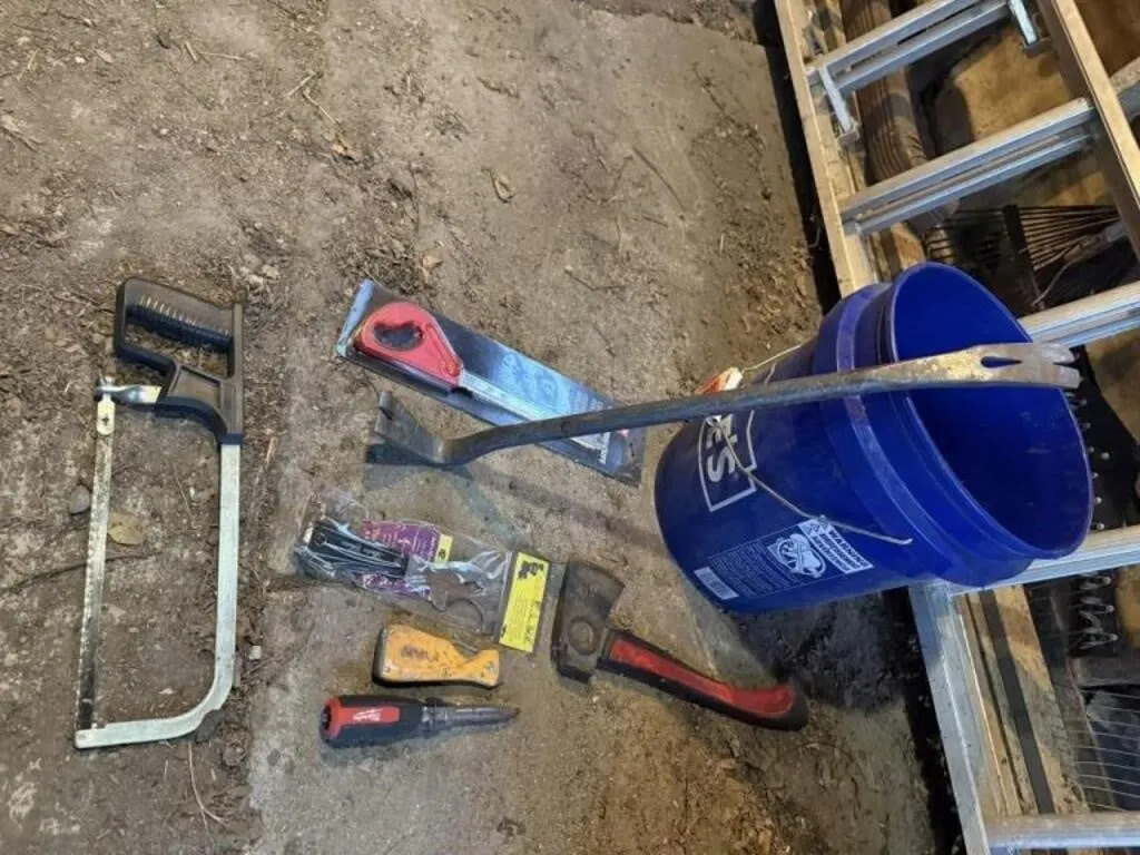 5 gallon bucket, NEW insulation knife, hand saws,