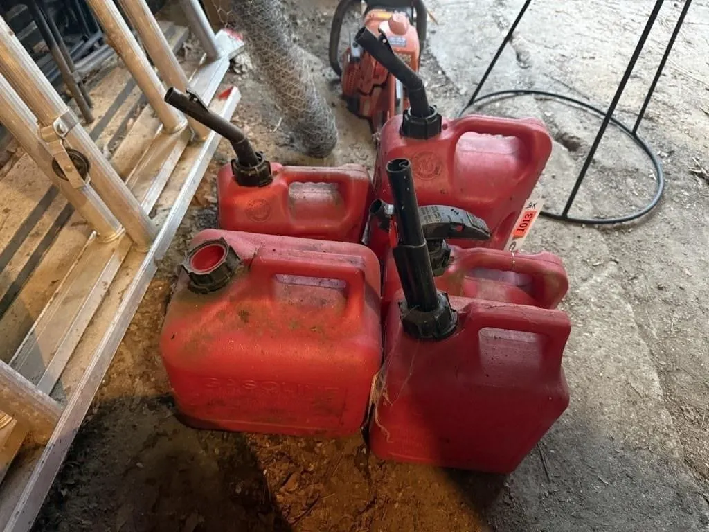 Fuel cans (5)