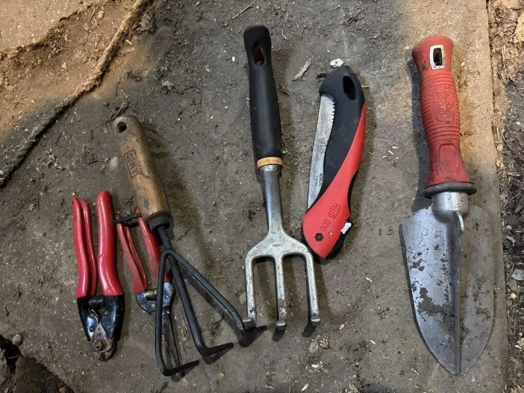 Garden, hand tools