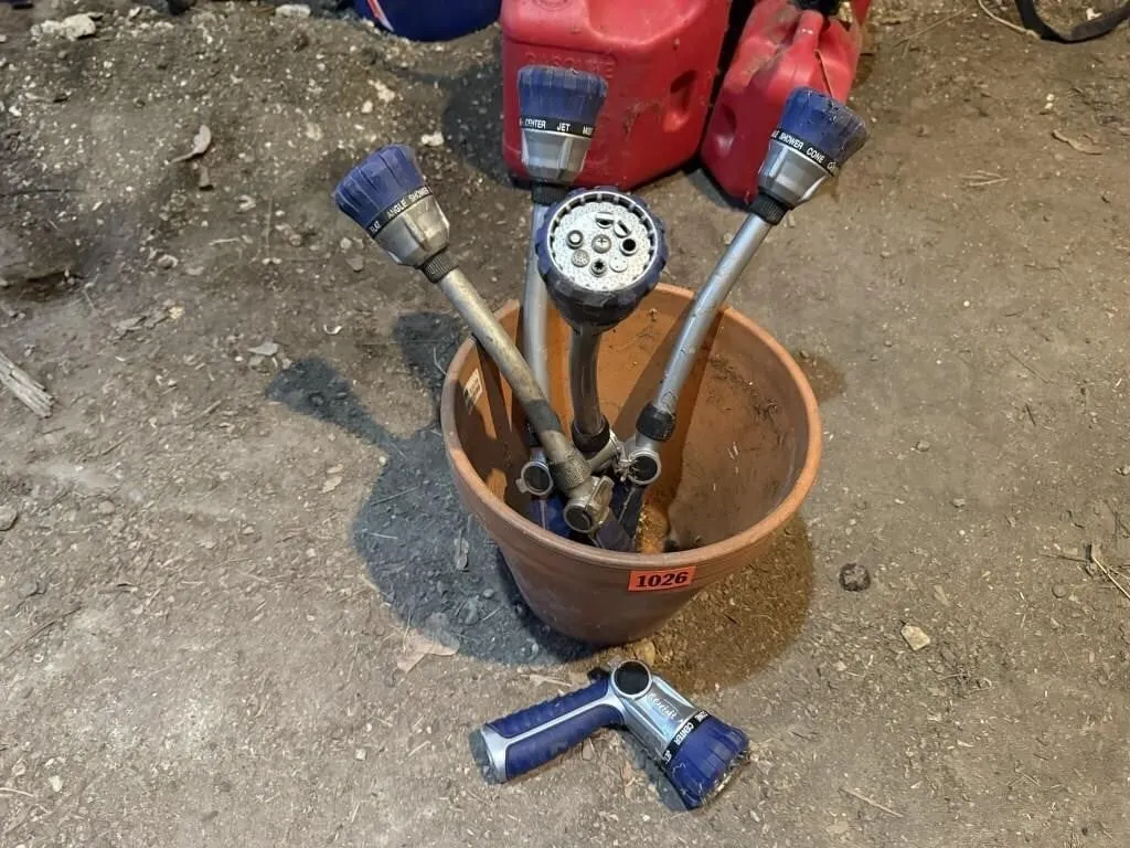 Clay pot, garden sprayers