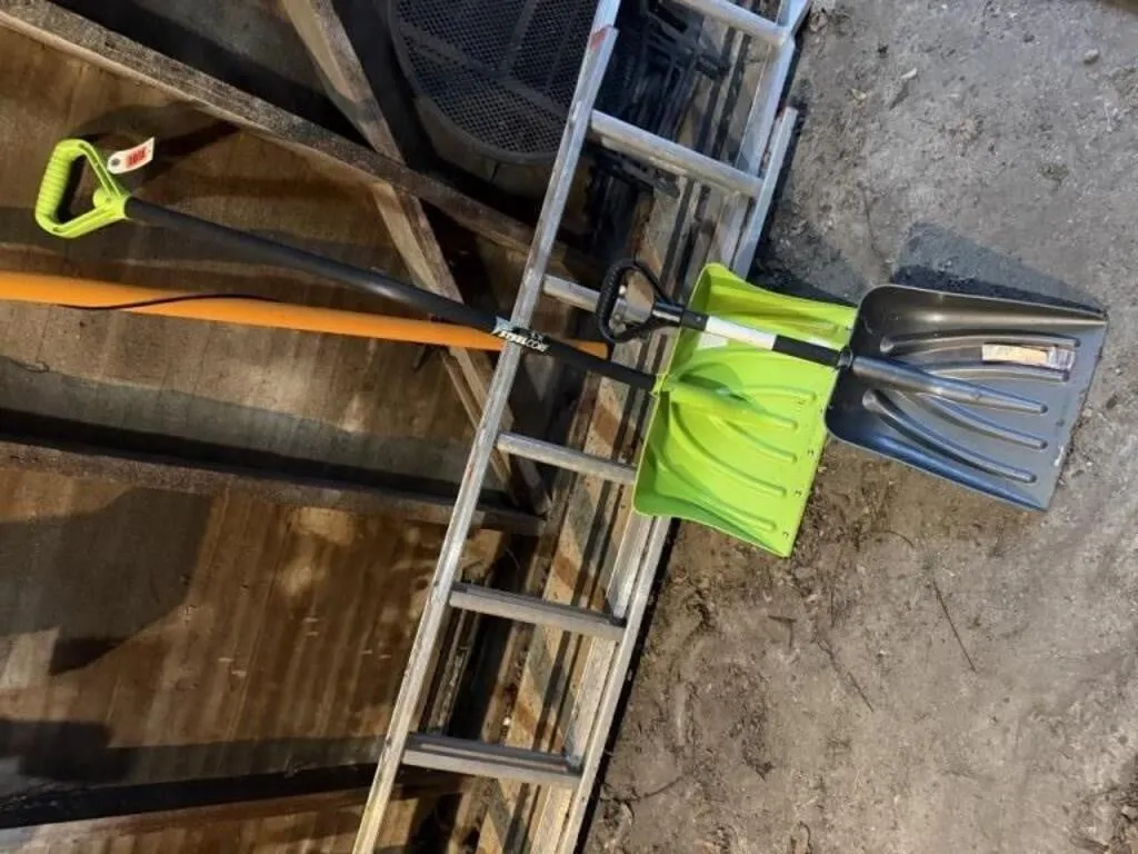 Snow shovels (2)