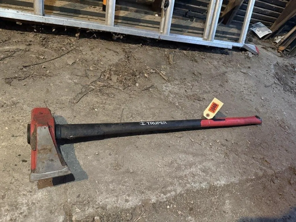 Wood splitting axe