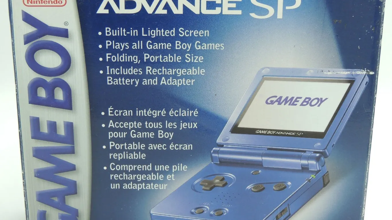 #18 Nintendo Game Boy Advance SP System CIB