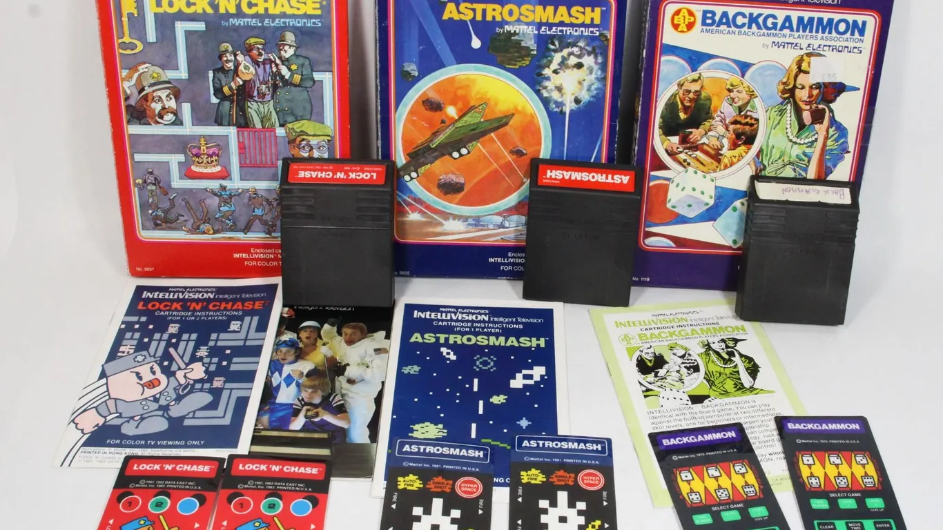 #128 Intellivision CIB Lock N Chase Astrosmash Etc