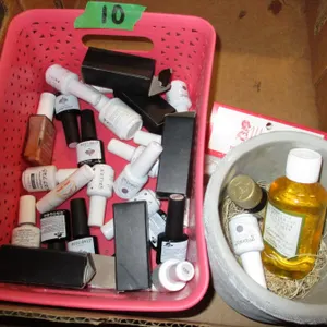 BOX C/W NAIL POLISH, CRAFT ITEMS, GLITTER, ETC