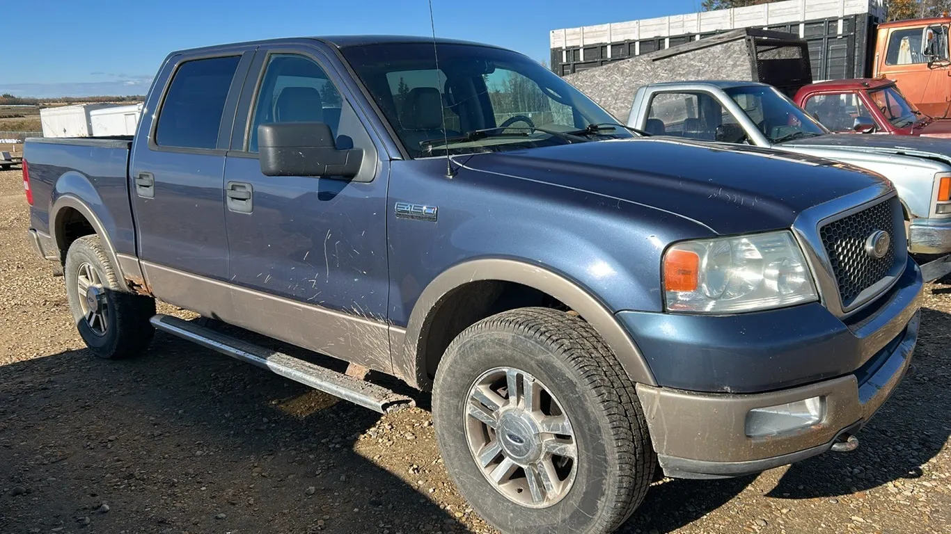 2005 Ford F150 4X4 Crew Cab Truck, 5.4L, 326,572km, Blue/Tan, *VIN 1FTPW145X5KB78602 (P10-R2-E-S732)
