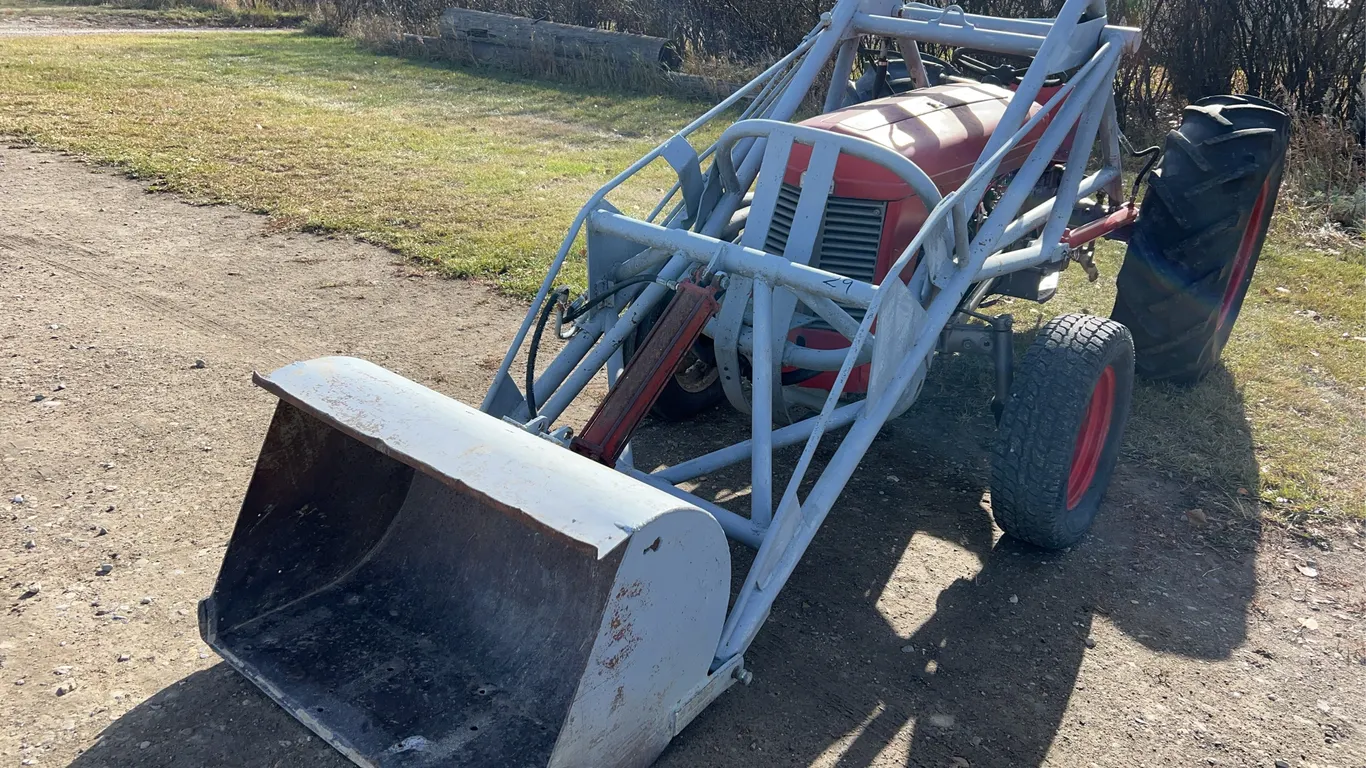 1957/1958 Massey Ferguson Model 1035 Tractor w/ Front End Loader & Smooth Blade Bucket Approx. 3'2'' *Unreserved* *Unreserved*