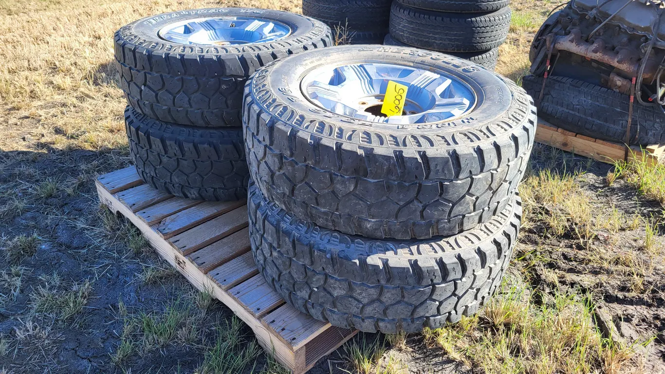 (4) Wheels & Tires