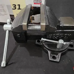 NEW Bessey 4-1/2 in. Swivel Bench Vise BV-HW45