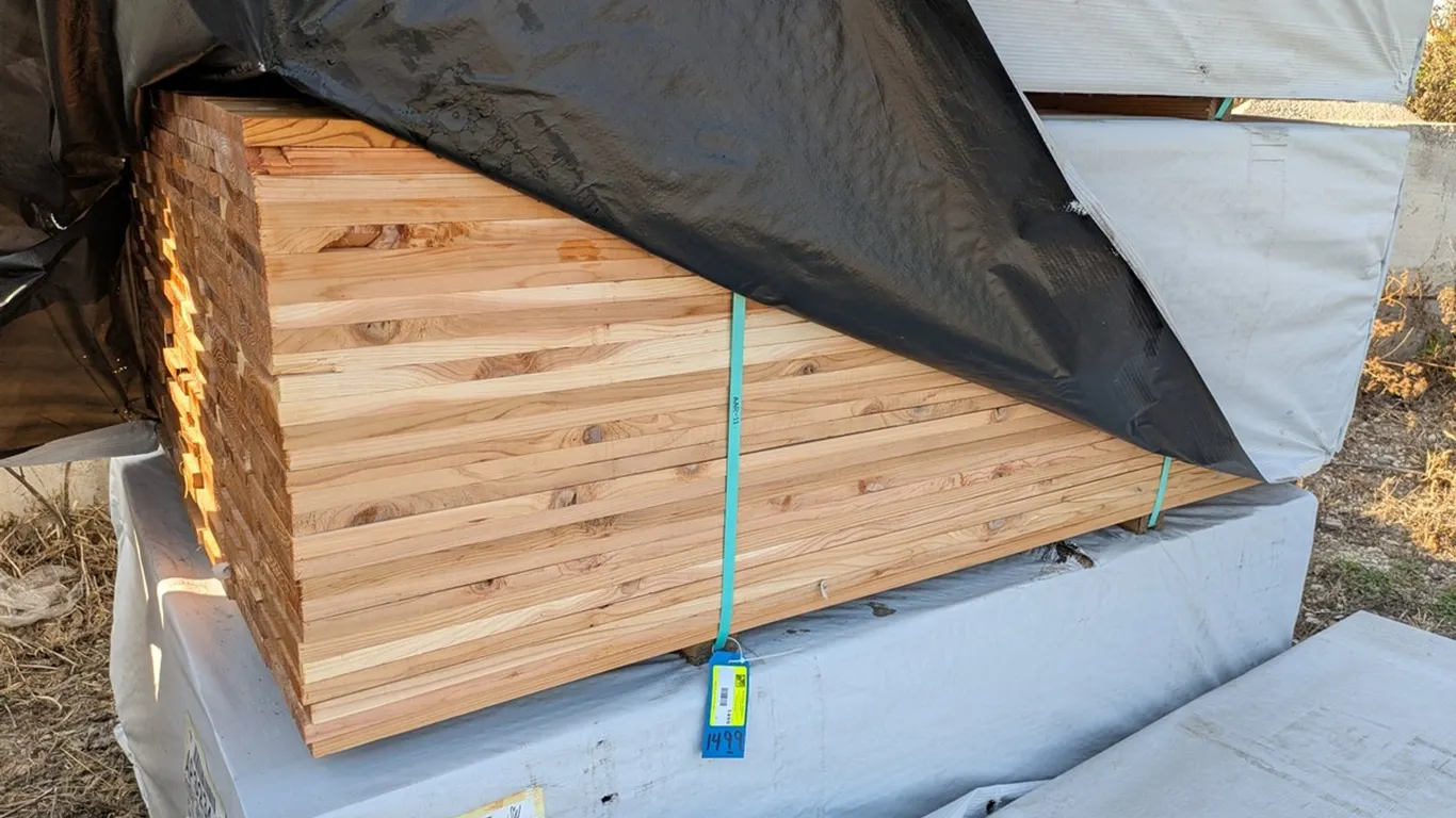 Cedar Fence Boards, 7/8"x4", 364 - 6' Boards