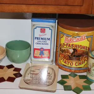 Kitchen Tins & Trivets