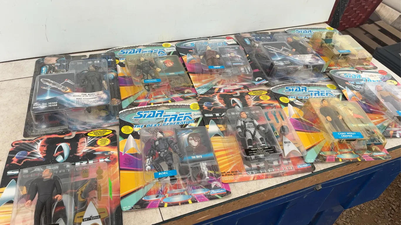 Quantity of Star Trek figurines see pictures