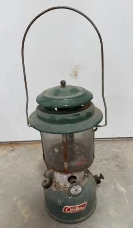 Vintage Coleman Model 220F Lantern
