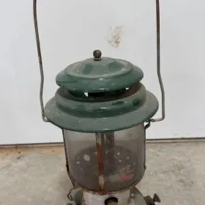 Vintage Coleman Model 220F Lantern