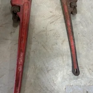 2 Heavy Duty Pipe Wrenches