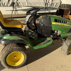 John Deere 145 Automatic Riding Lawn Tractor