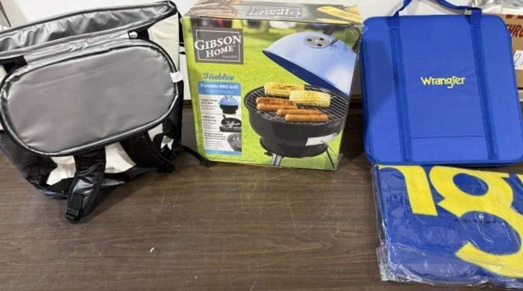 Wrangler Stadium Seat Bag w/ Blanket,