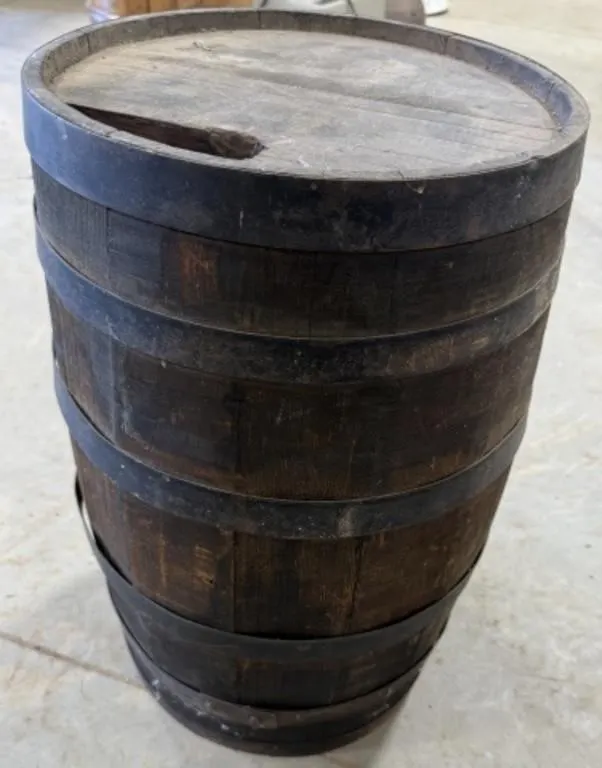 Small Metal/Wood Barrel