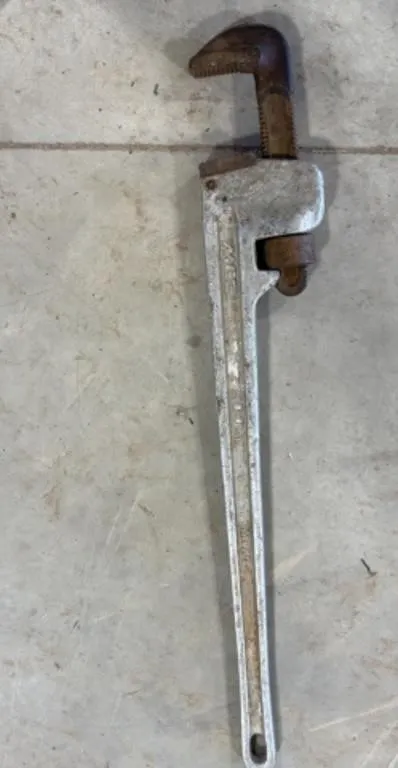 Heavy Duty Pipe Wrench