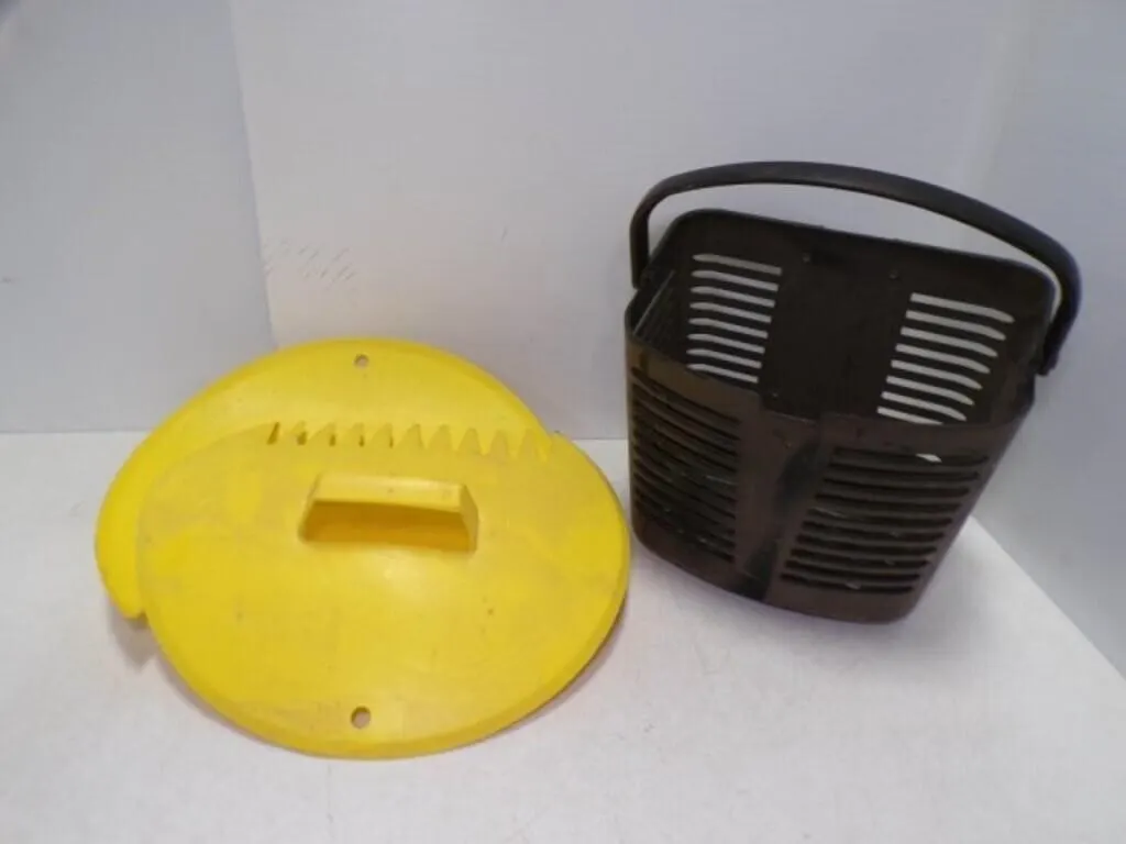 Pair Leaf Scoops Yard Tools & Black Plastic