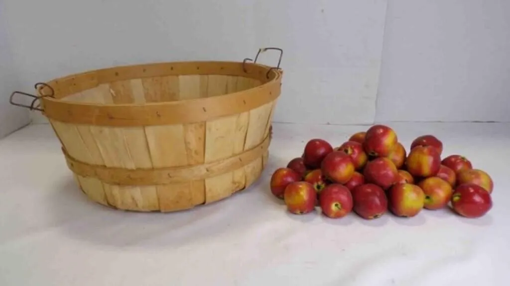 Vintage Wood Bushel Splint Basket w/Faux Apples