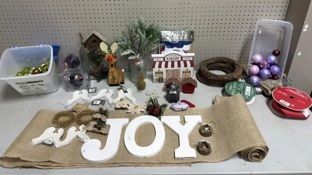 Assorted Xmas Decor incl burlap runner,