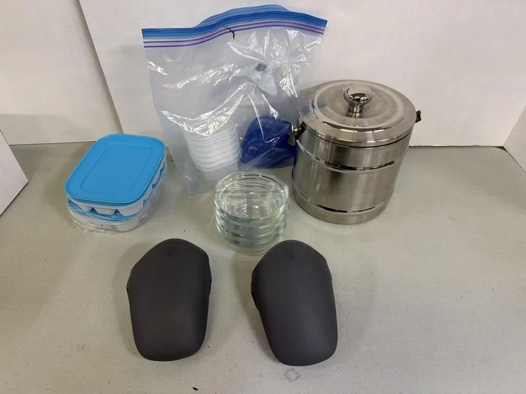 Ice Bucket , 2 Tupperware Ice Trays new ,