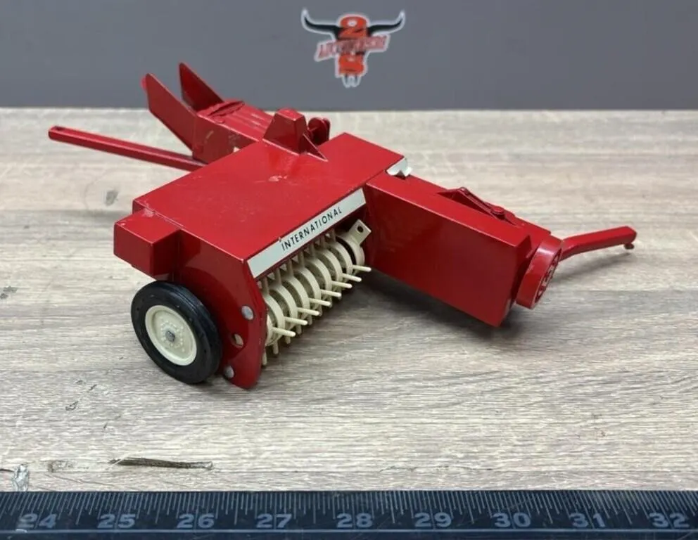 1:16 International Harvester Square Hay Baler.