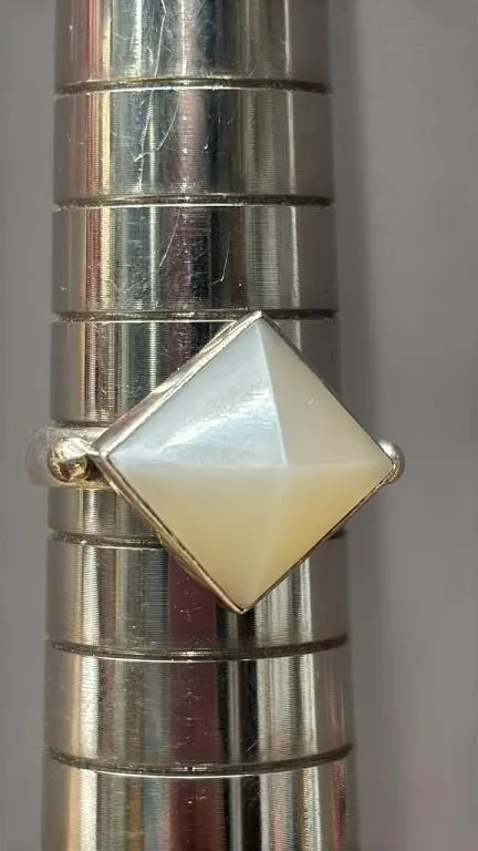 .925 Pyramid Stone Size 9 Ring. *SC