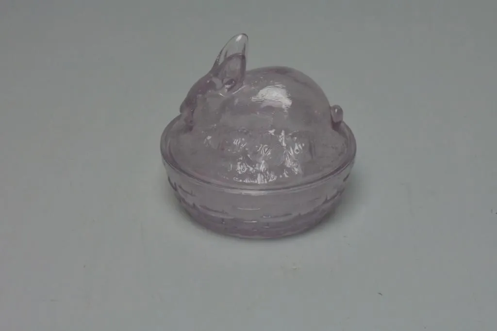 2004 CC J.W. Collection Miniature Easter Bunny Dis