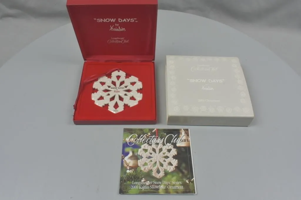 Collector Club Snow Days 2000 Christmas Ornament