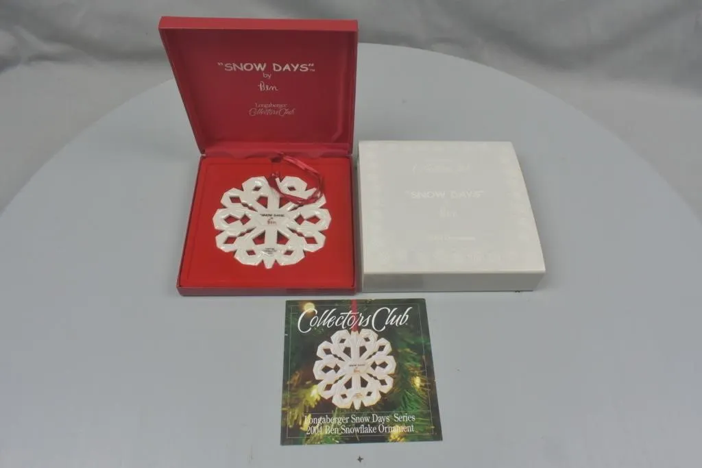 Collector Club Snow Days 2004 Christmas Ornament