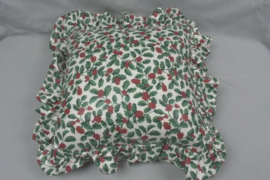 Traditional Holly Pattern 16" Sq. Pillow