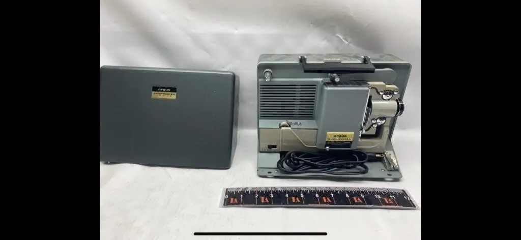 Argus Showmaster Projector with Case