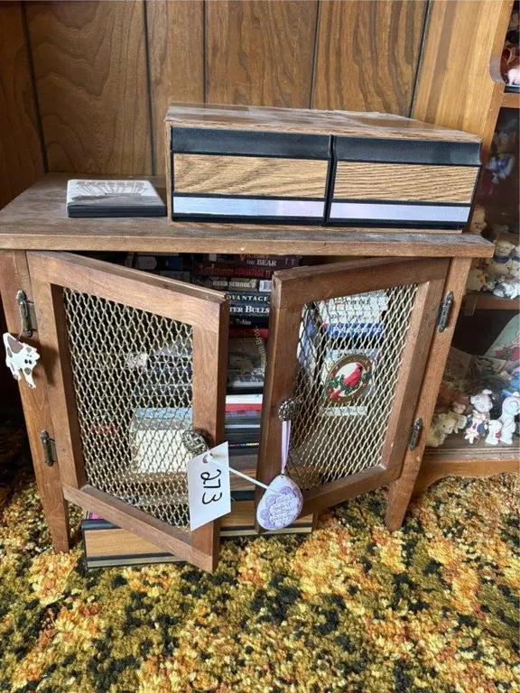 Cabinet w/vhs