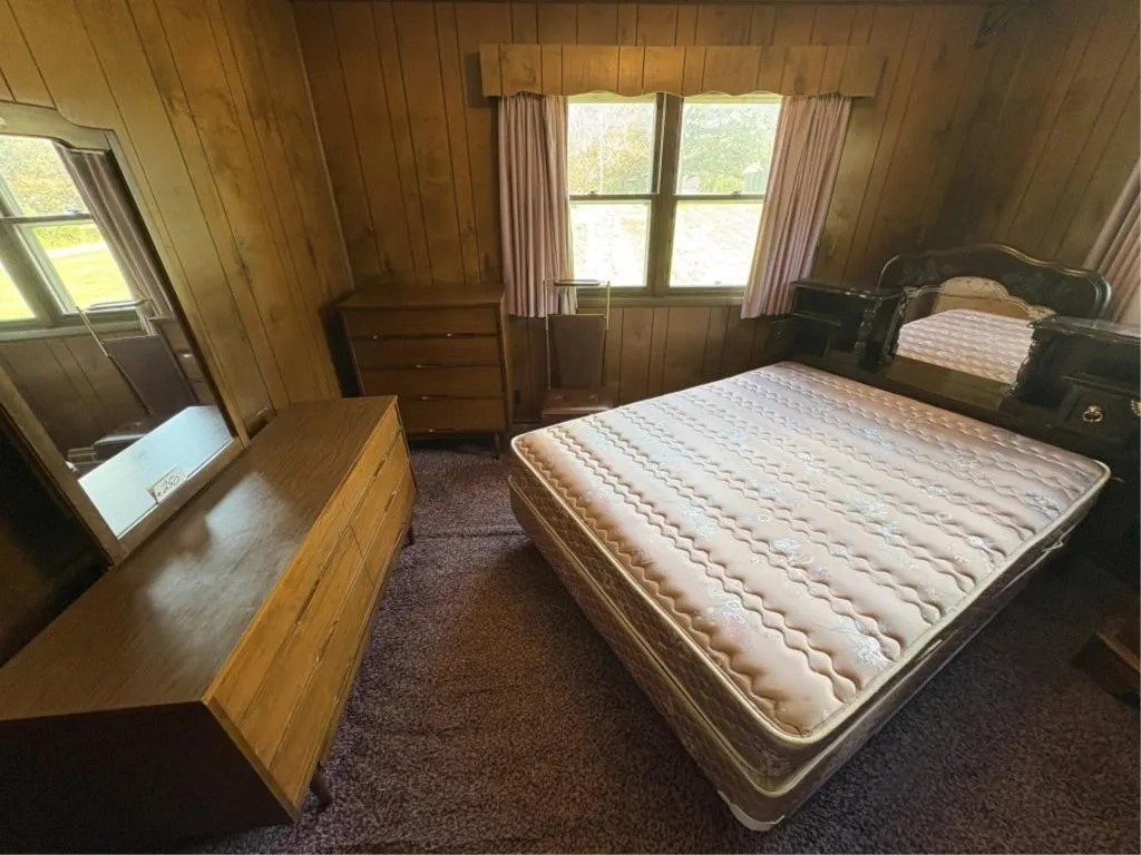 Bed Room Set. Dresser, Mirror etc