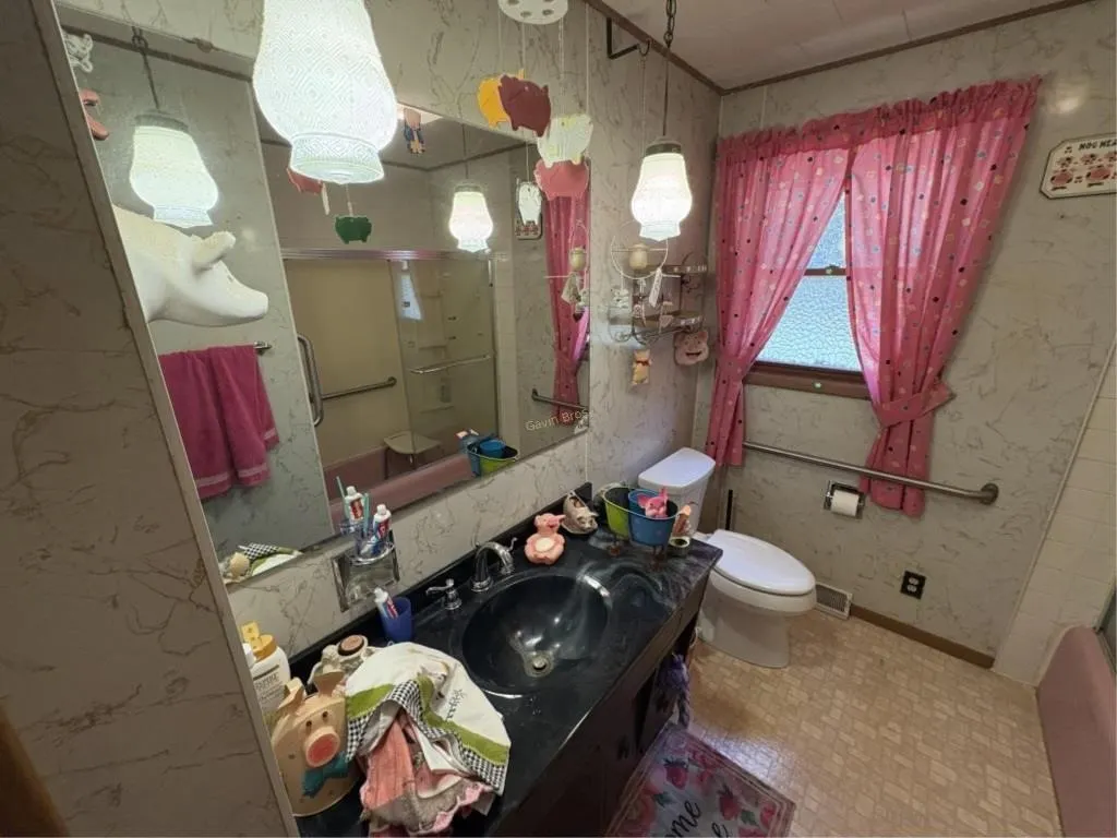 D�cor Contents of Bathroom