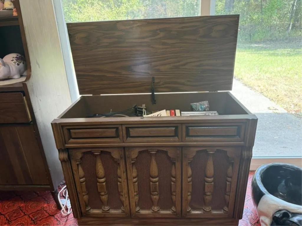 Magnavox Record Player