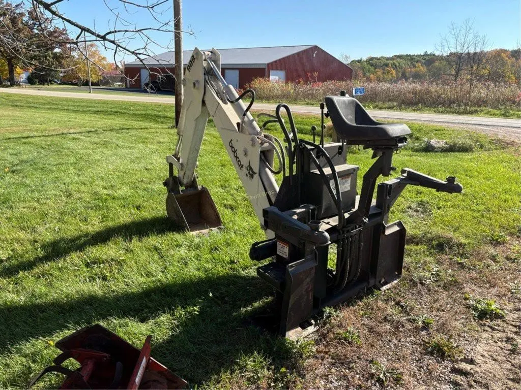 Bobcat Universal Attach 909 Backhoe Attachment