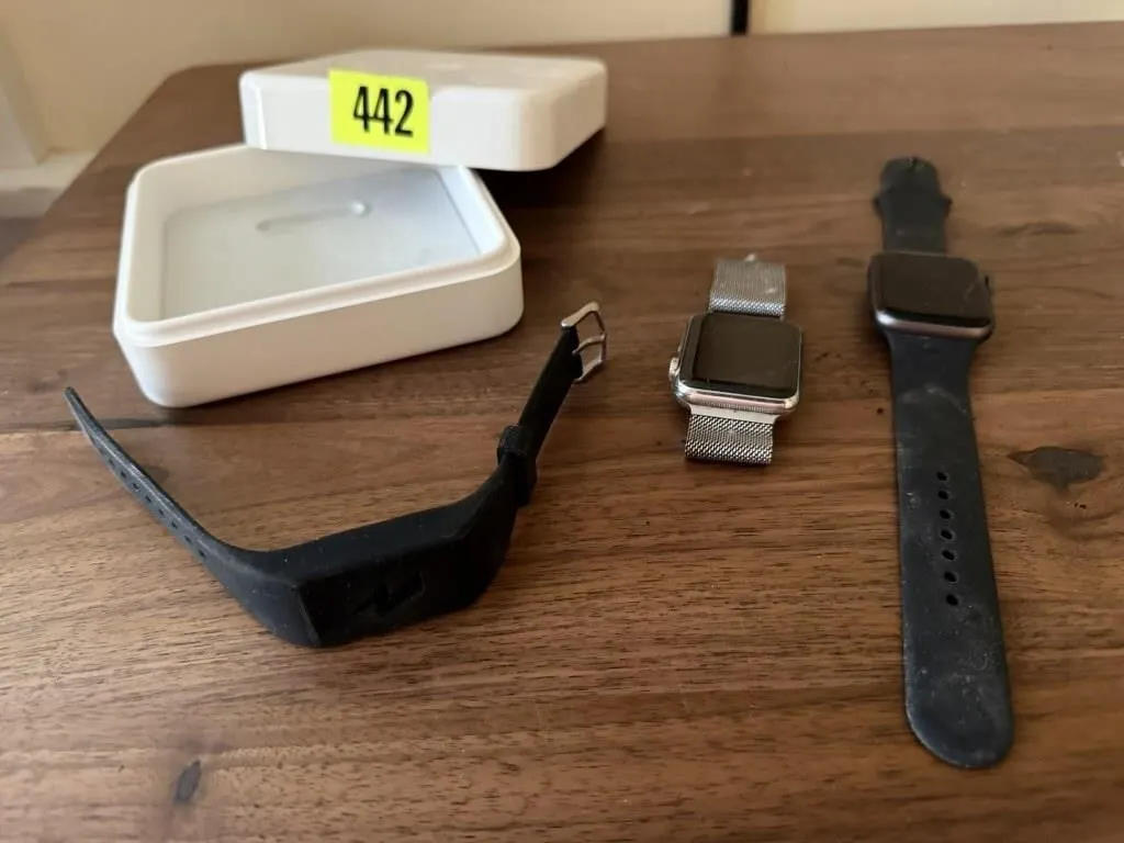 Fitness tracker, smart watches (2)