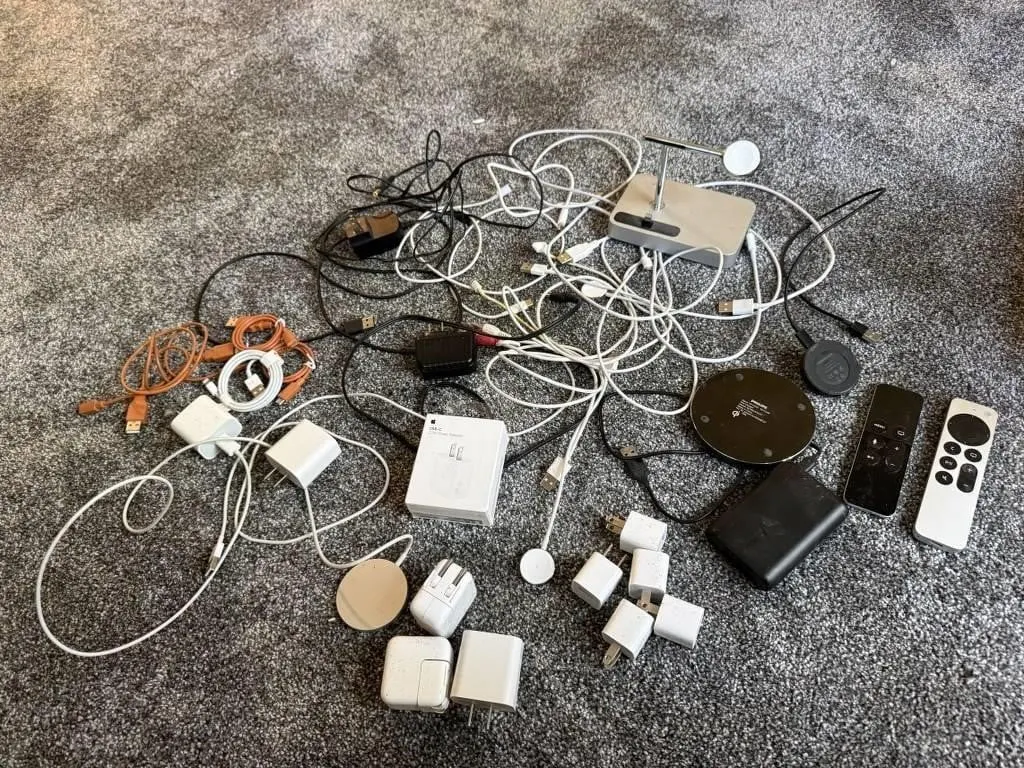 Electronics lot, Apple accessories, chargers,